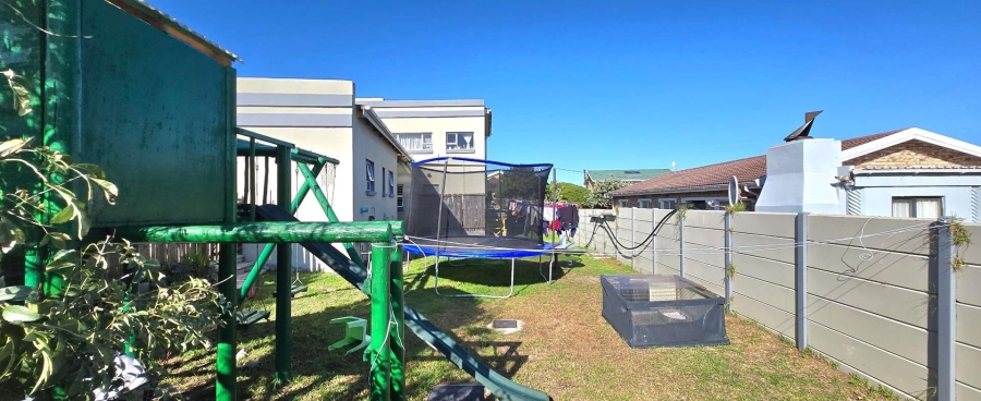 4 Bedroom Property for Sale in Franskraal Western Cape